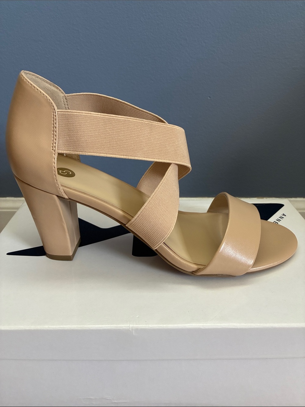 Beautiful Nude Block Heel Sandals with Elastic Straps, Size 8 - Picture 3 of 11